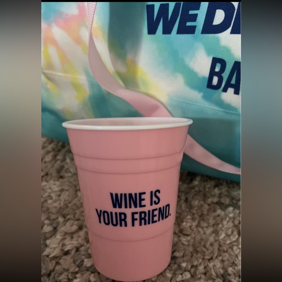 Pastel colors XL cooler bag, cup and t-shirt bundle like new condition - Picture 10 of 15